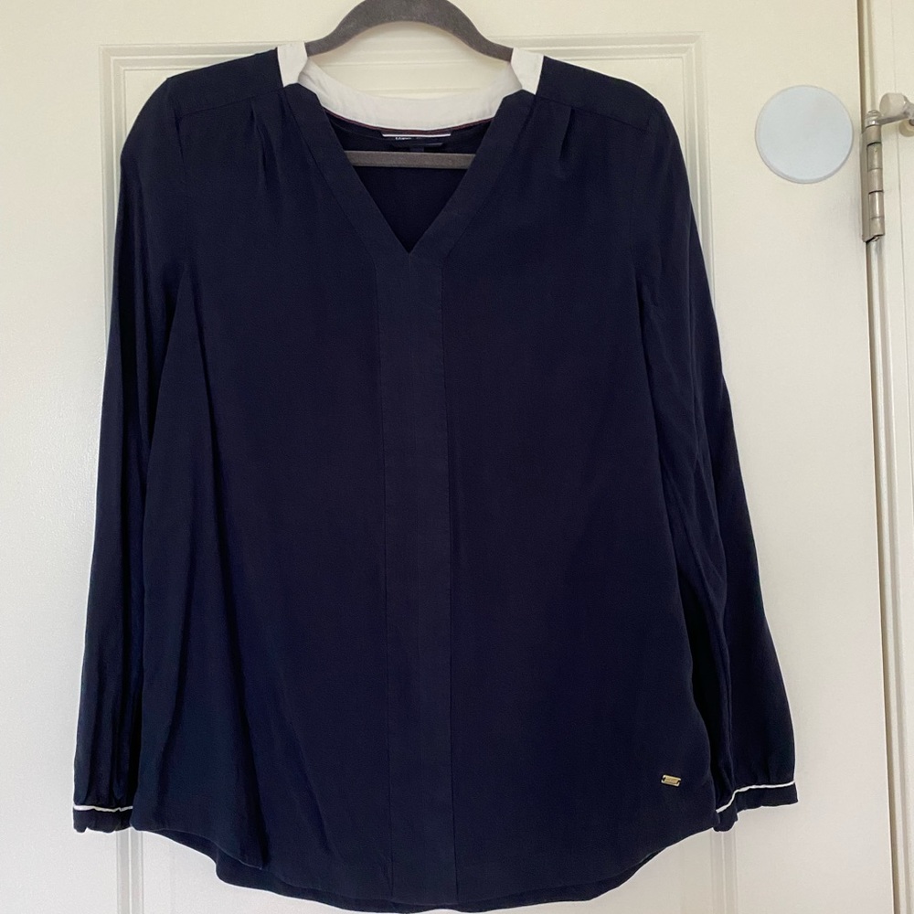 TOMMY HILFIGER V-NECK BLUSE